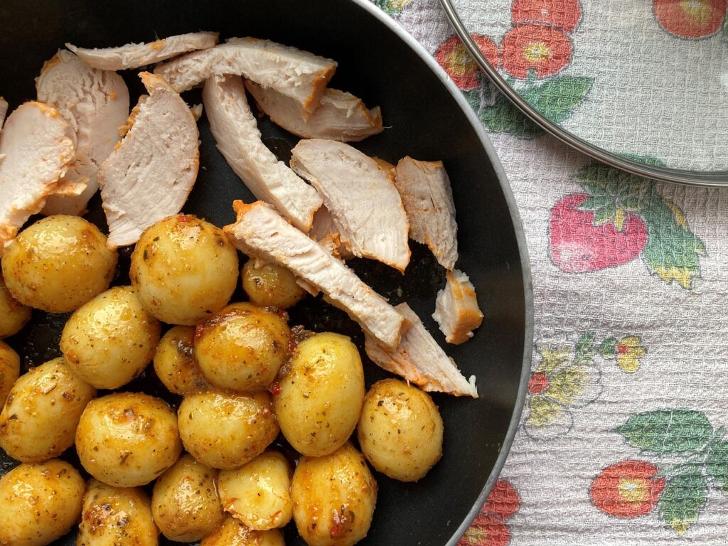 La gastronomie de chez nous: redécouvrez le goût des pommes de terre grenailles au four
